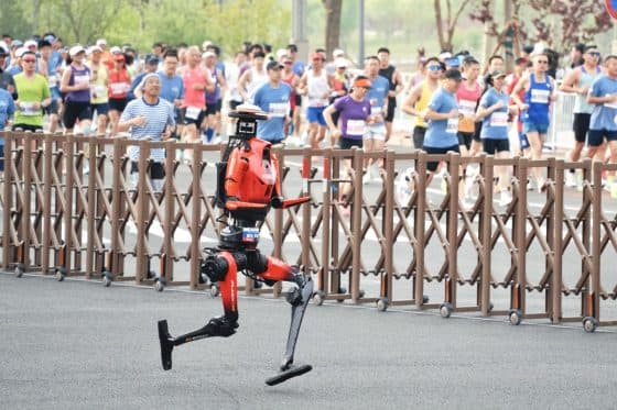 Pékin 2026 : quand un robot pulvérise le record du monde du semi-marathon